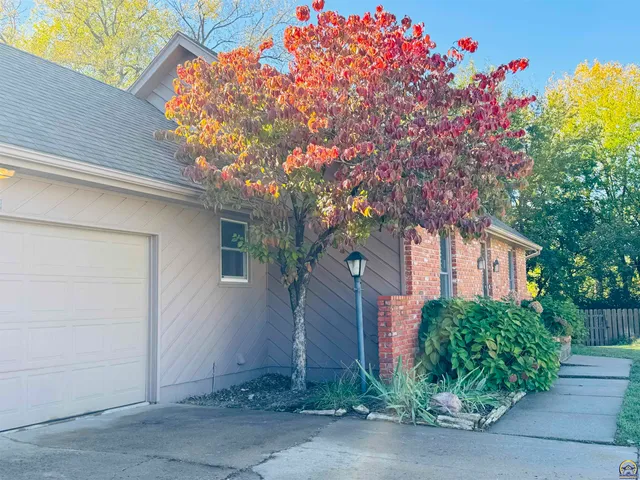 $299,000 | 5639 Southwest West Drive, Topeka, KS 66606