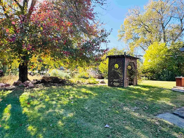 $299,000 | 5639 Southwest West Drive, Topeka, KS 66606