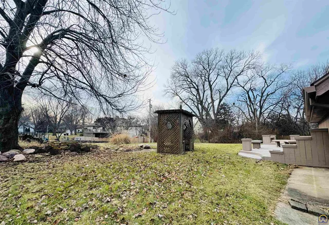 $299,000 | 5639 Southwest West Drive, Topeka, KS 66606