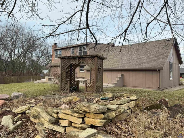 $299,000 | 5639 Southwest West Drive, Topeka, KS 66606