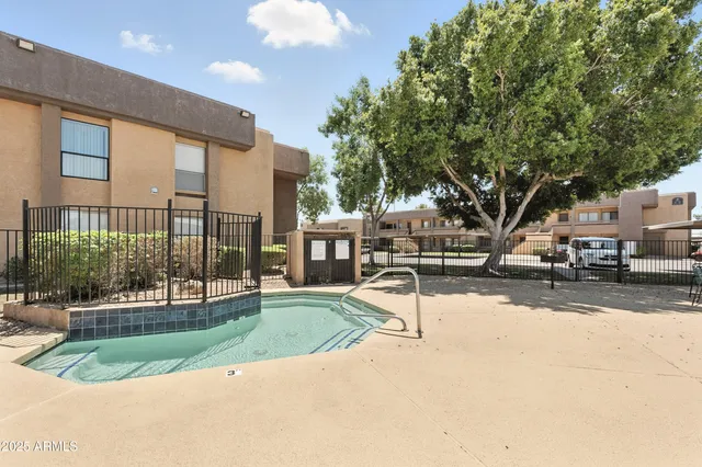 $895 | 3601 West Tierra Buena Lane, Unit 112, Phoenix, AZ 85053