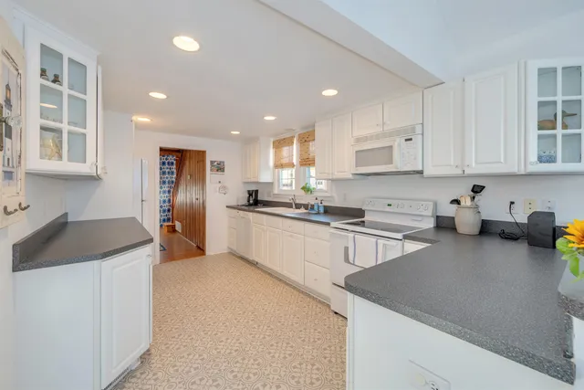 $3,300,000 | 154 98th Street, Stone Harbor, NJ 08247