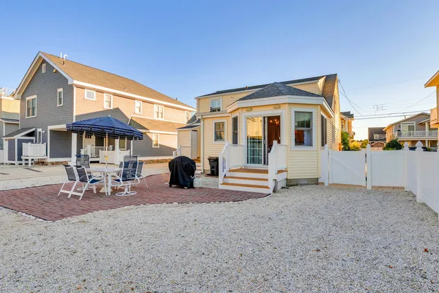 $3,300,000 | 154 98th Street, Stone Harbor, NJ 08247