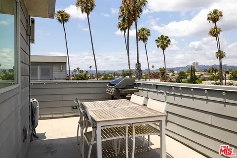 $5,995 | 1434 1/2 South Sycamore Avenue, Los Angeles, CA 90019