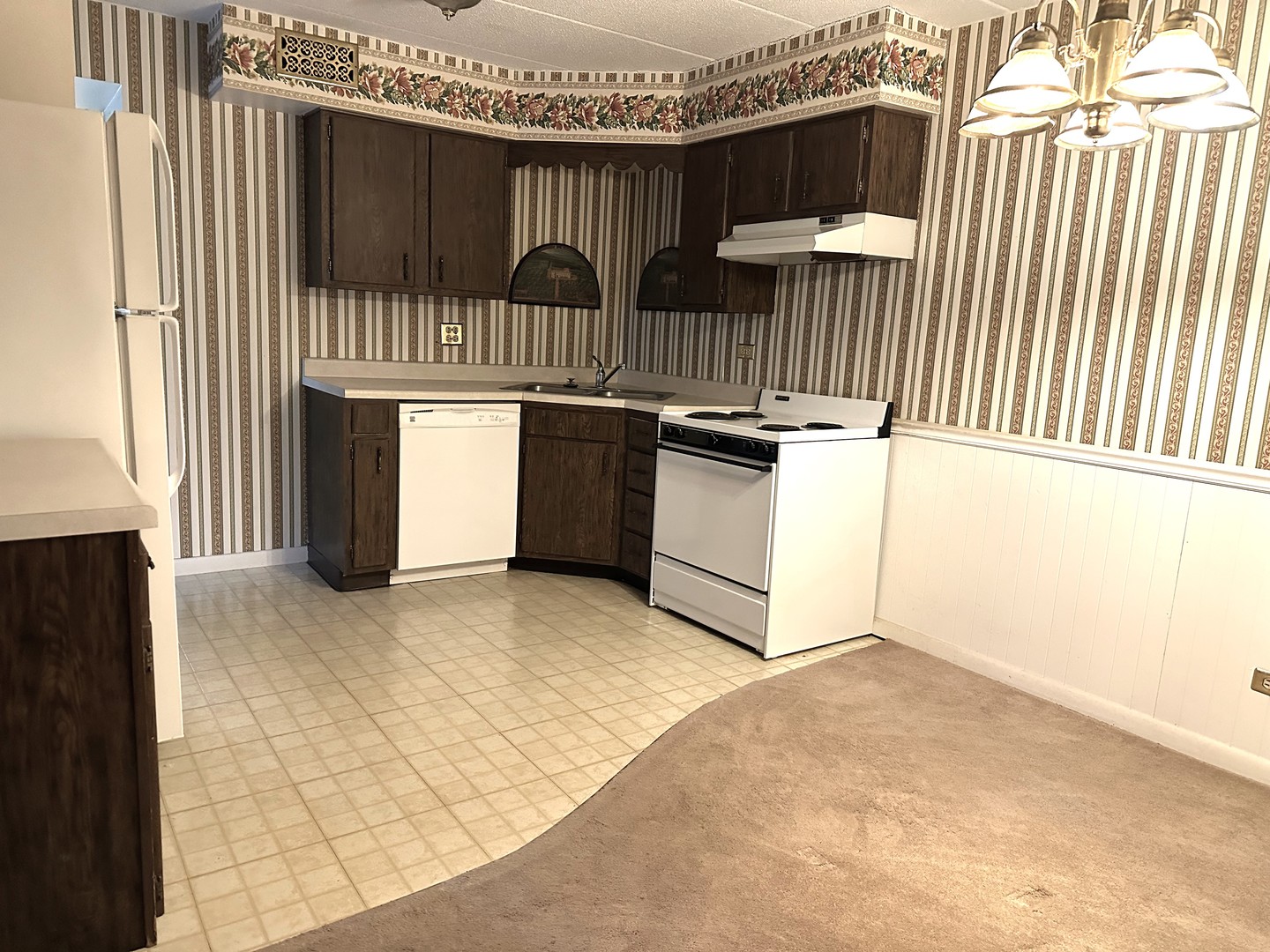 525 Timber Ridge Drive, Unit 107 Carol Stream, IL 60188 - Photo 3 of 10