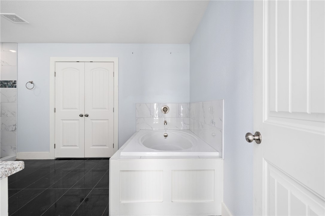 4331 Callicoatte Road Robstown, TX 78380 - Photo 17 of 40 a bathroom with a bathtub