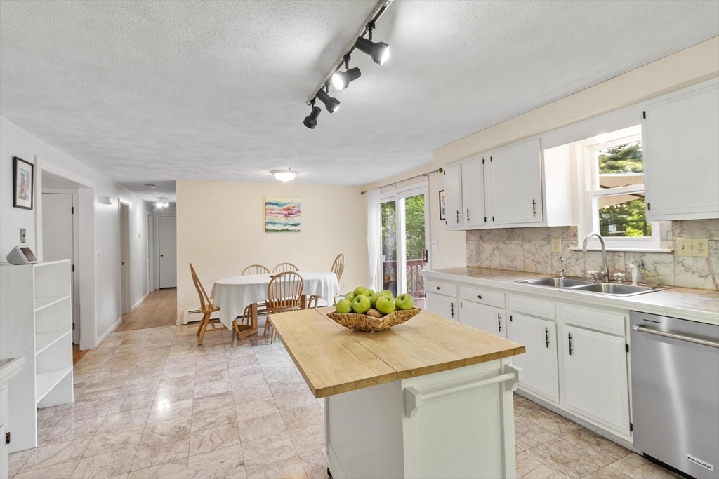 12 Murphy Road Hudson, MA 01749 - Photo 6 of 36