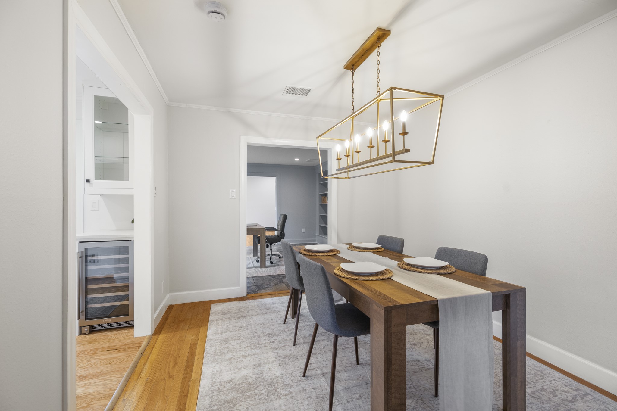 810 Nashua Street Houston, TX 77008 - Photo 13 of 35 a view of a dining room with furniture and a chandelier