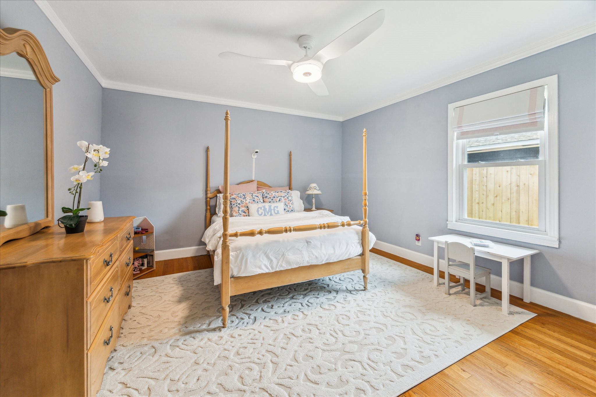 810 Nashua Street Houston, TX 77008 - Photo 16 of 35 a bed room with a bed and a chair