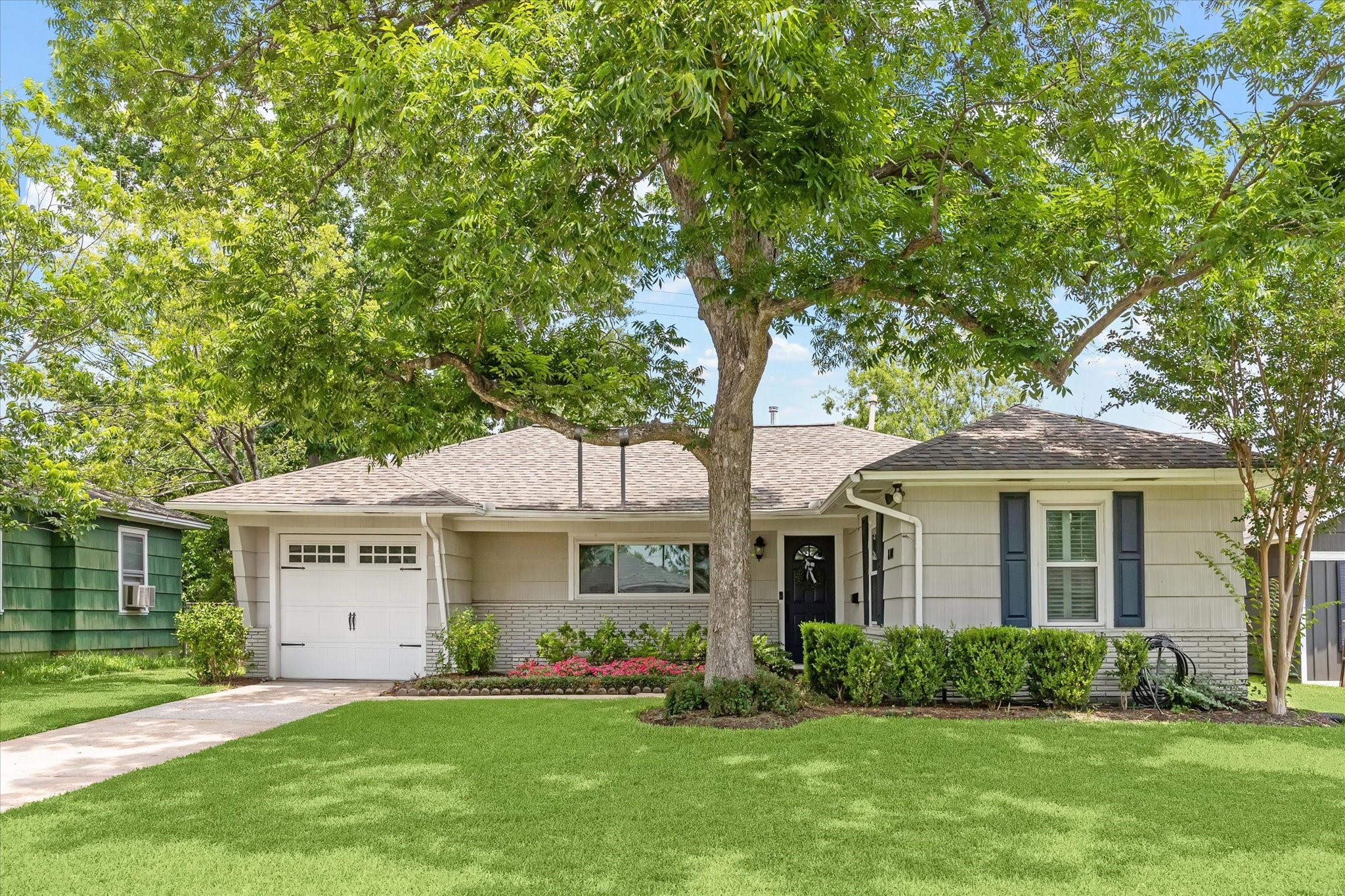 810 Nashua Street Houston, TX 77008 - Photo 2 of 35 a front view of a house with a garden and yard