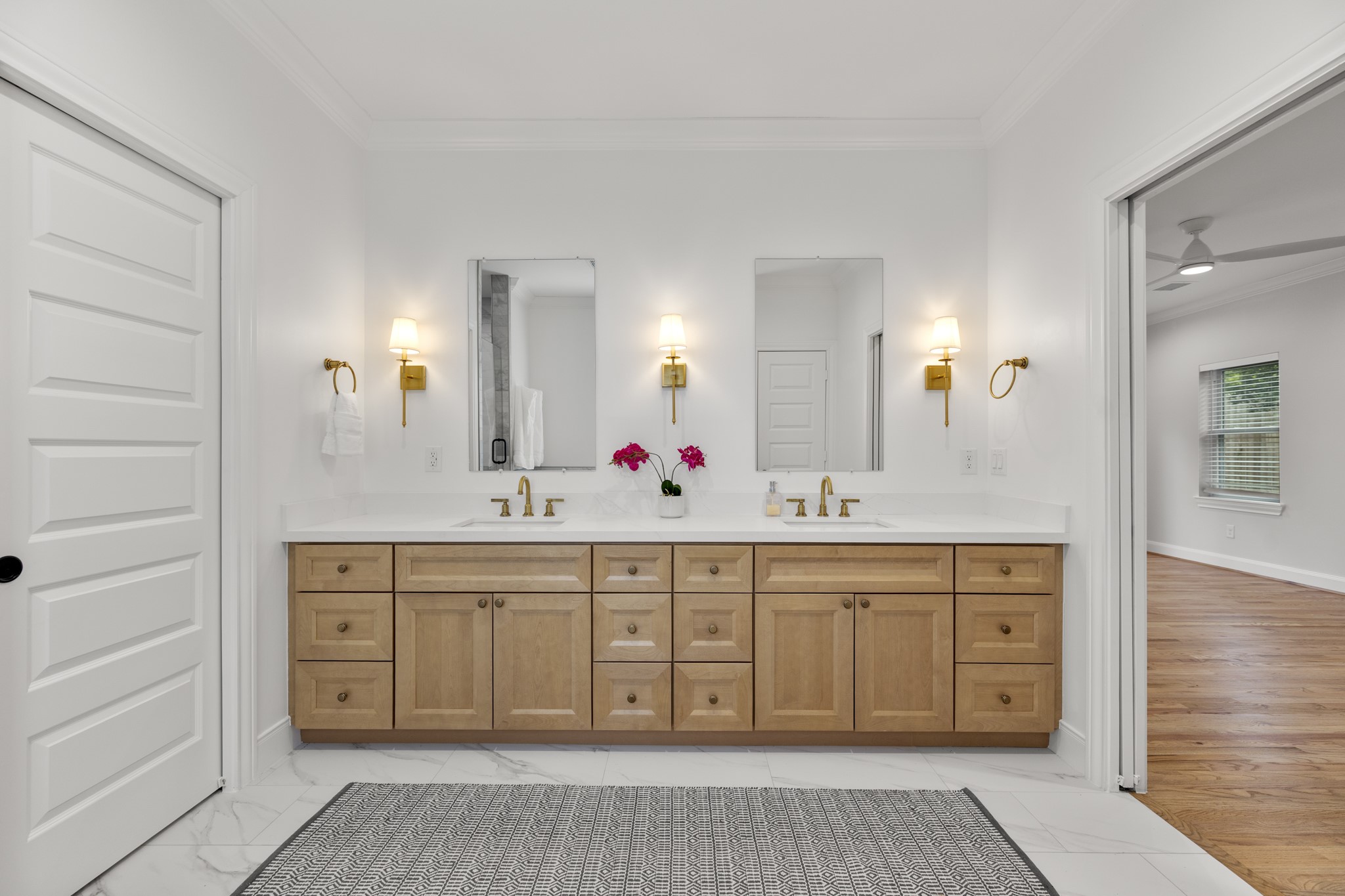 810 Nashua Street Houston, TX 77008 - Photo 27 of 35 a spacious bathroom with a double vanity sink and a mirror