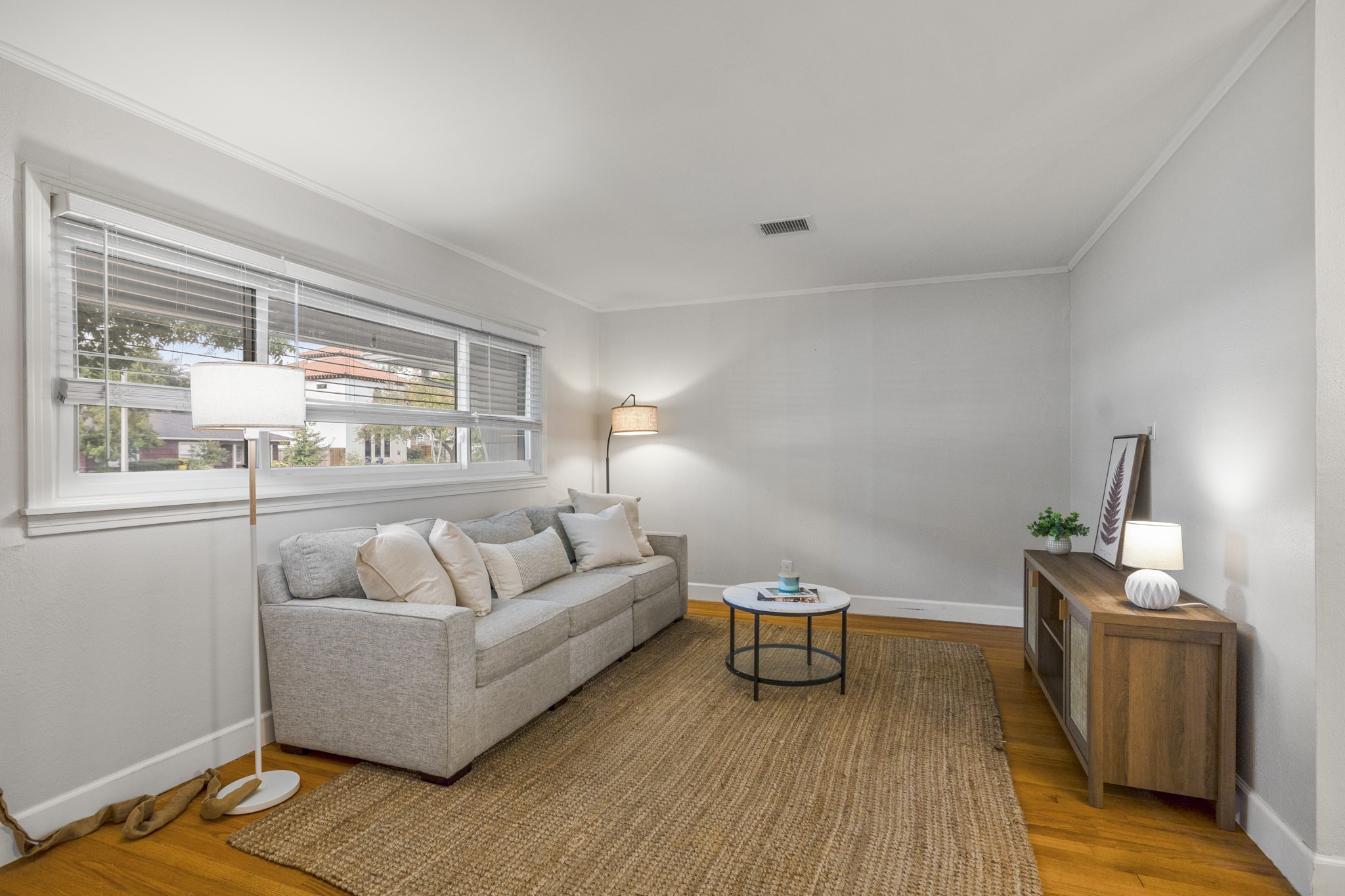 810 Nashua Street Houston, TX 77008 - Photo 5 of 35 a living room with furniture and a large window