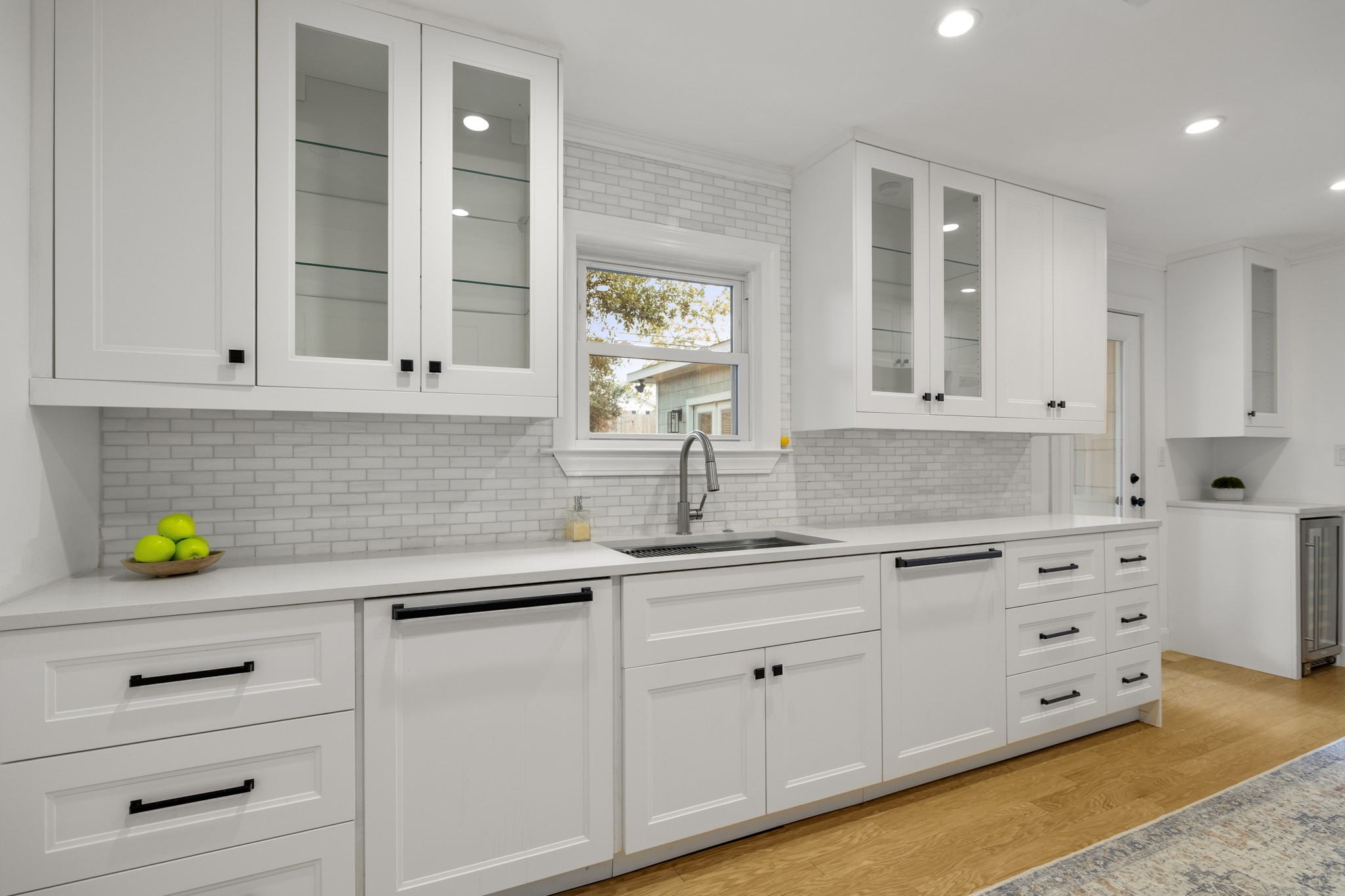 810 Nashua Street Houston, TX 77008 - Photo 8 of 35 a kitchen with cabinets and appliances