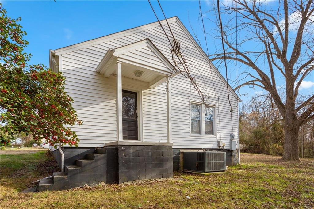 1611 Vaughn Road Burlington, NC 27217 - Photo 3 of 24 Gallery Image 3