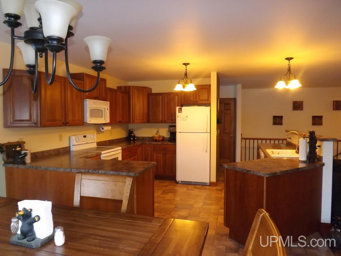 5511 G5 Road Escanaba, MI 49829 - Photo 2 of 30