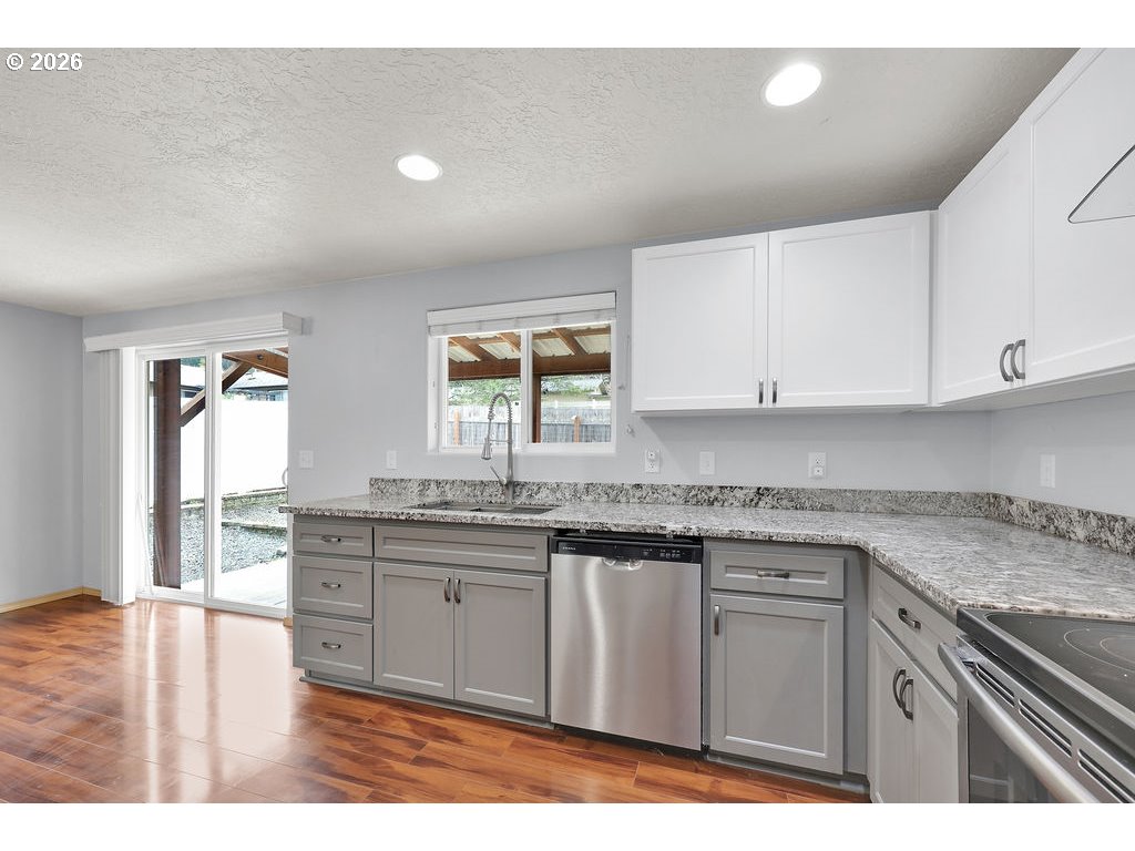 279 South 71st Street Springfield, OR 97478 - Photo 12 of 40