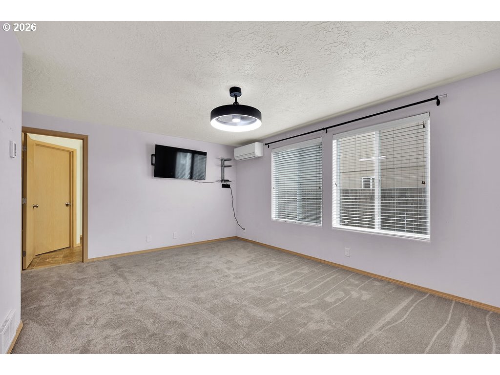 279 South 71st Street Springfield, OR 97478 - Photo 15 of 40
