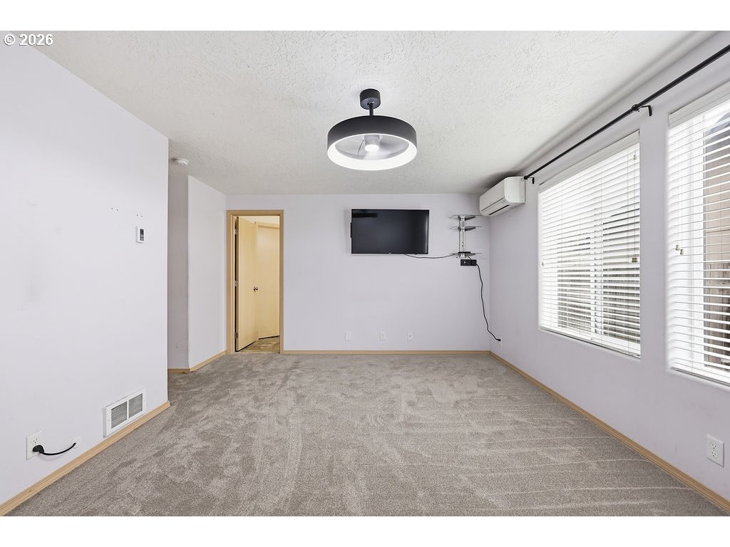 279 South 71st Street Springfield, OR 97478 - Photo 16 of 40