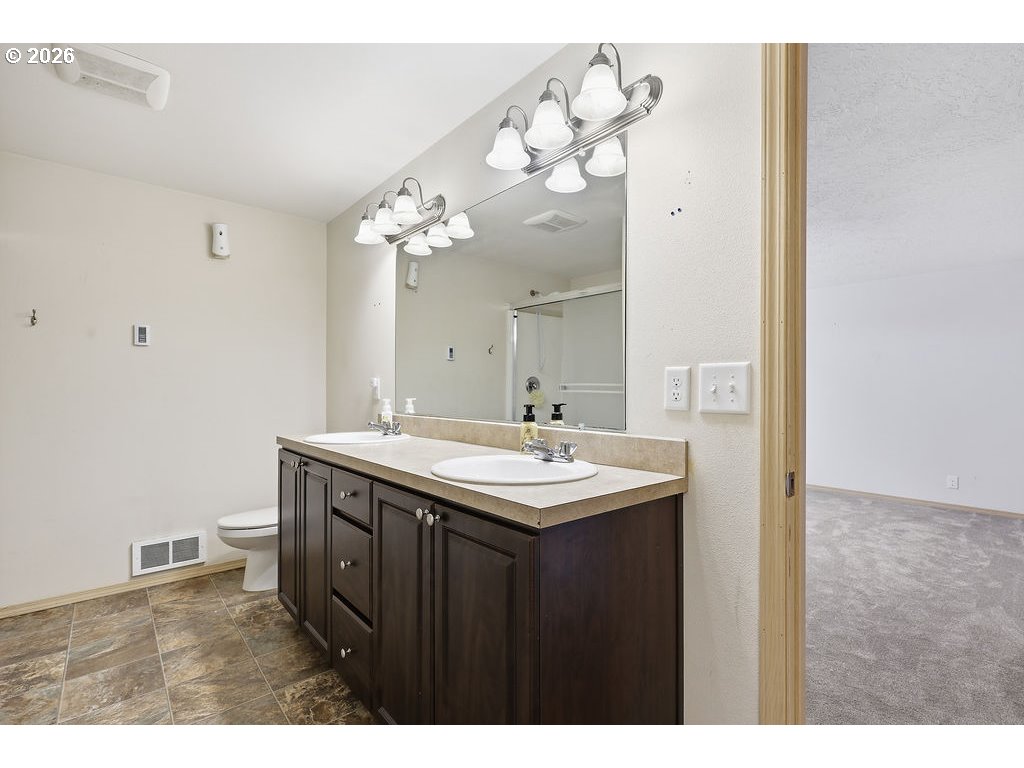 279 South 71st Street Springfield, OR 97478 - Photo 18 of 40