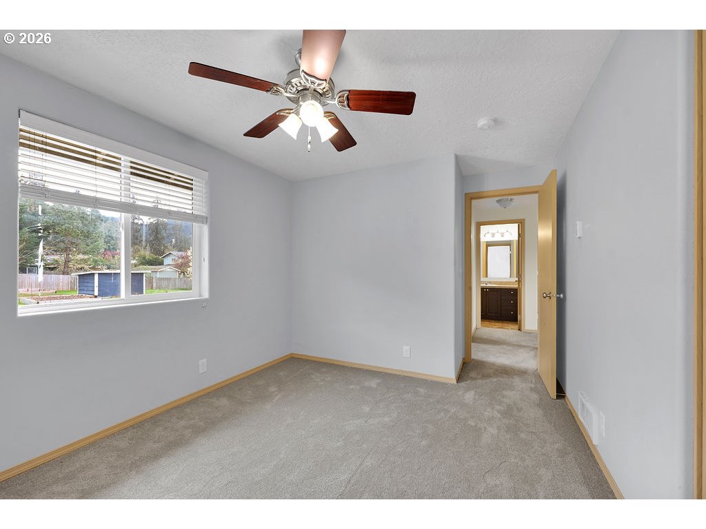 279 South 71st Street Springfield, OR 97478 - Photo 24 of 40