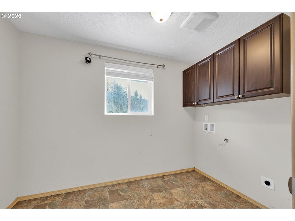 279 South 71st Street Springfield, OR 97478 - Photo 31 of 40