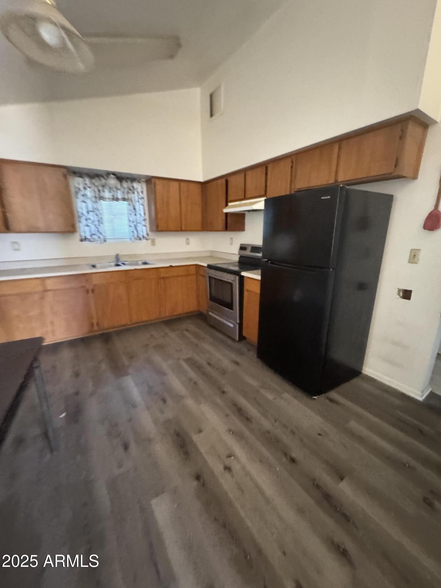 1014 East Romley Road Phoenix, AZ 85040 - Photo 5 of 18 IMG_2024