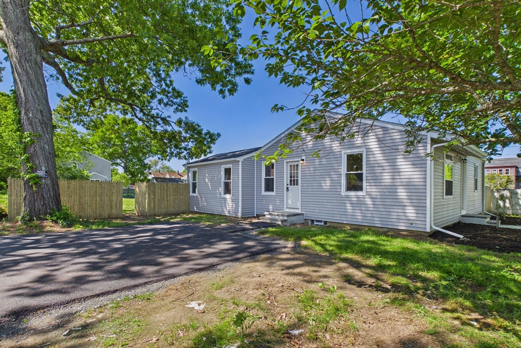 44 Wing Road Acushnet, MA 02743 - Photo 4 of 25