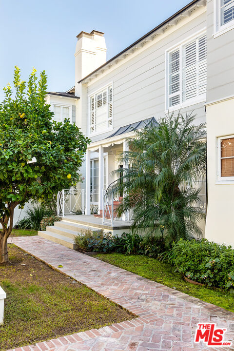 118 1/2 Flores Street Los Angeles, CA 90048 - Photo 17 of 21