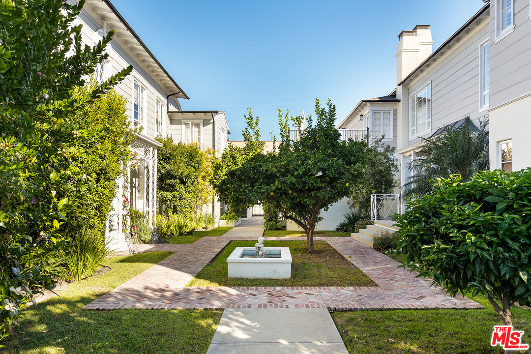118 1/2 Flores Street Los Angeles, CA 90048 - Photo 2 of 21