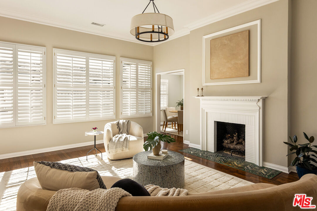 118 1/2 Flores Street Los Angeles, CA 90048 - Photo 3 of 21