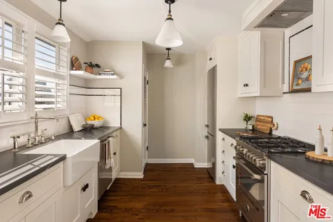 $1,250,000 | 118 1/2 Flores Street, Los Angeles, CA 90048