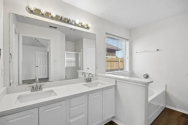 $2,300 | 1914 Lennox Lane, Arlington, TX 76018