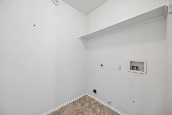$2,300 | 1914 Lennox Lane, Arlington, TX 76018