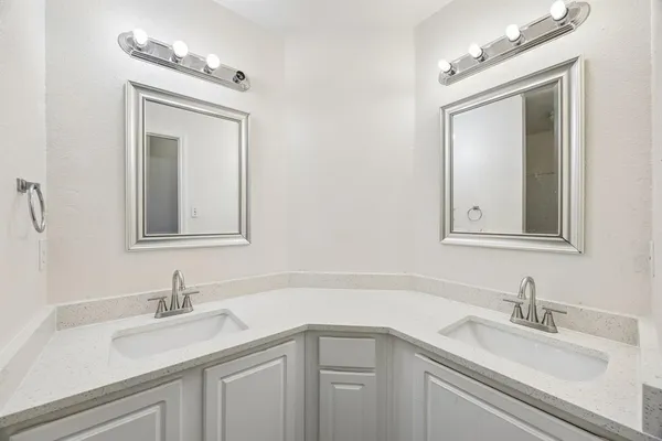 $2,300 | 1914 Lennox Lane, Arlington, TX 76018