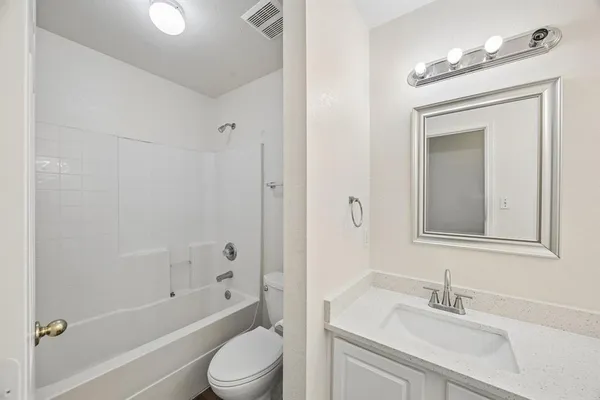 $2,300 | 1914 Lennox Lane, Arlington, TX 76018