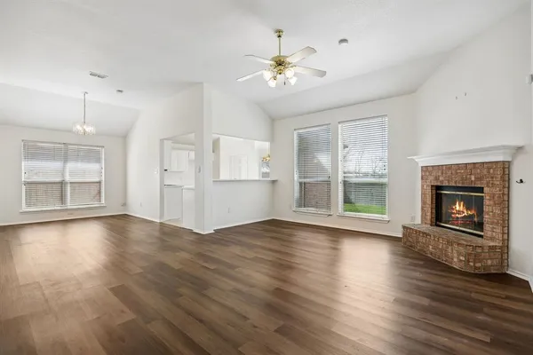 $2,300 | 1914 Lennox Lane, Arlington, TX 76018