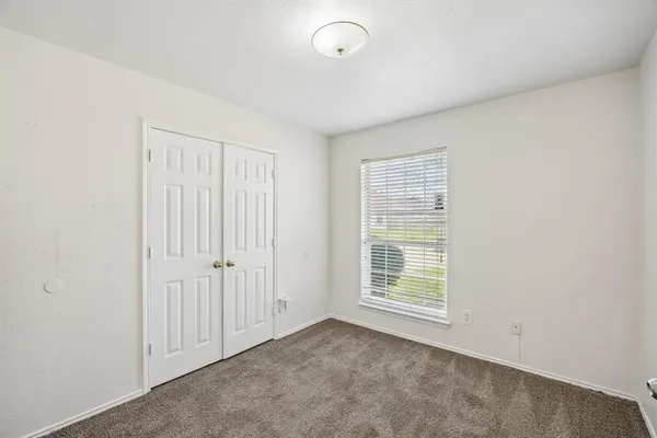$2,300 | 1914 Lennox Lane, Arlington, TX 76018
