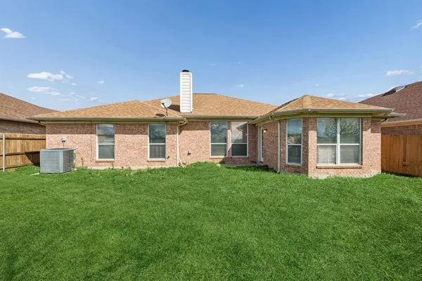 $2,300 | 1914 Lennox Lane, Arlington, TX 76018