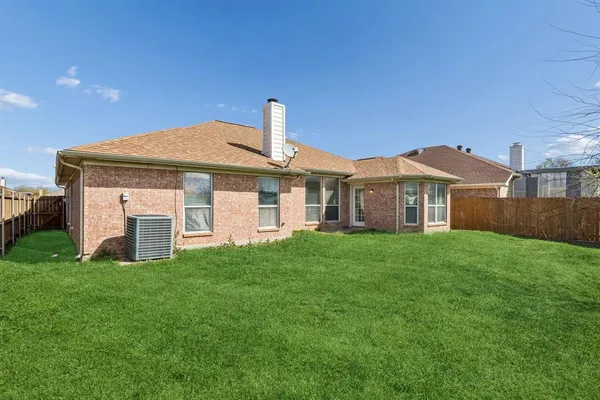$2,300 | 1914 Lennox Lane, Arlington, TX 76018