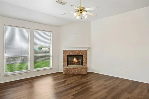 $2,300 | 1914 Lennox Lane, Arlington, TX 76018