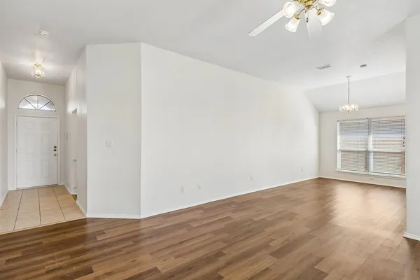 $2,300 | 1914 Lennox Lane, Arlington, TX 76018