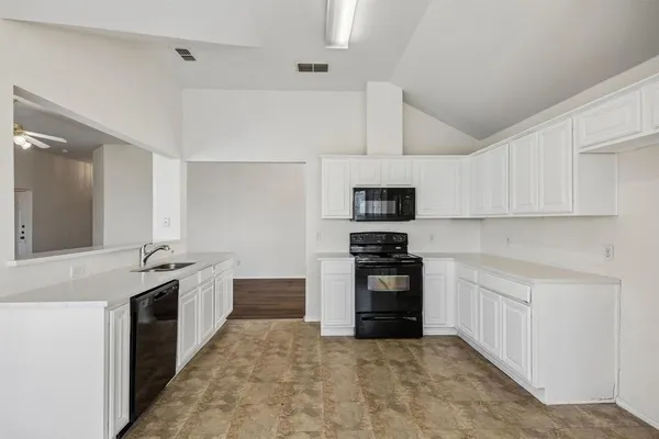 $2,300 | 1914 Lennox Lane, Arlington, TX 76018