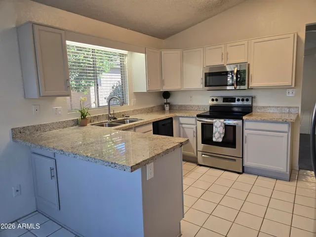 $2,200 | 3033 East Siesta Lane, Phoenix, AZ 85050