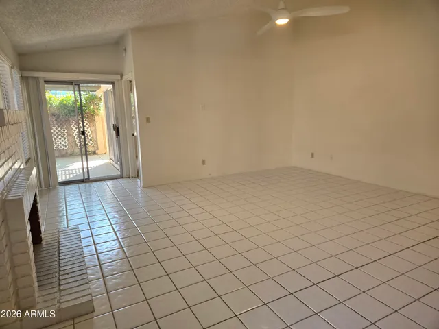 $2,200 | 3033 East Siesta Lane, Phoenix, AZ 85050