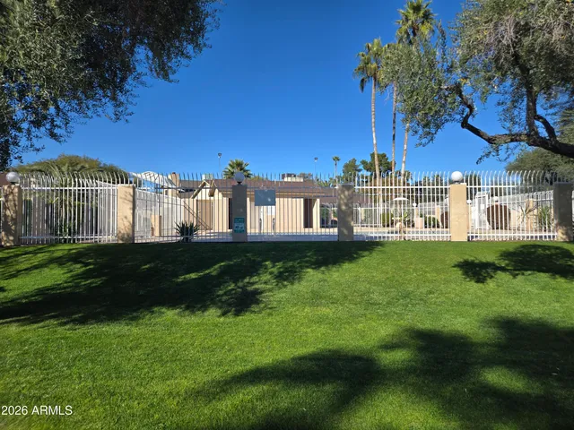 $2,200 | 3033 East Siesta Lane, Phoenix, AZ 85050