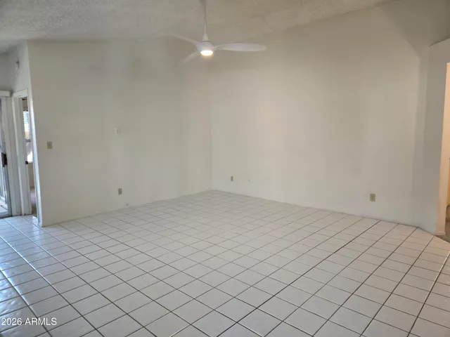 $2,200 | 3033 East Siesta Lane, Phoenix, AZ 85050