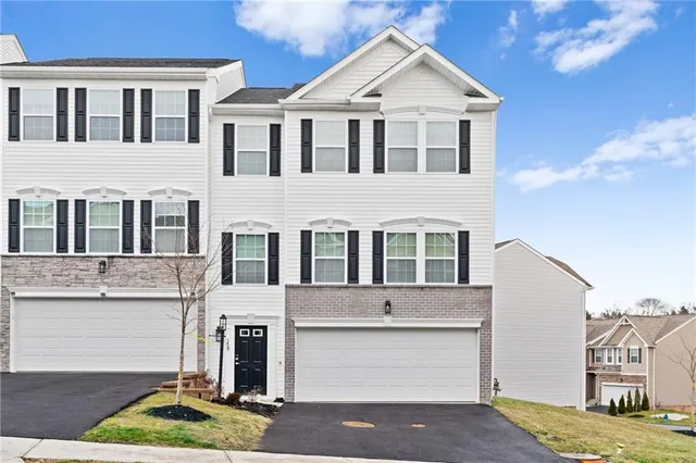 $3,000 | 179 Lockheed Drive, Coraopolis, PA 15108