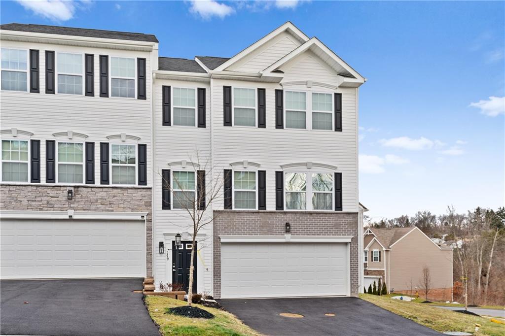 179 Lockheed Drive Coraopolis, PA 15108 - Photo 2 of 27