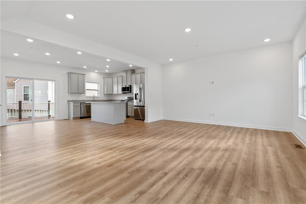 179 Lockheed Drive Coraopolis, PA 15108 - Photo 3 of 27