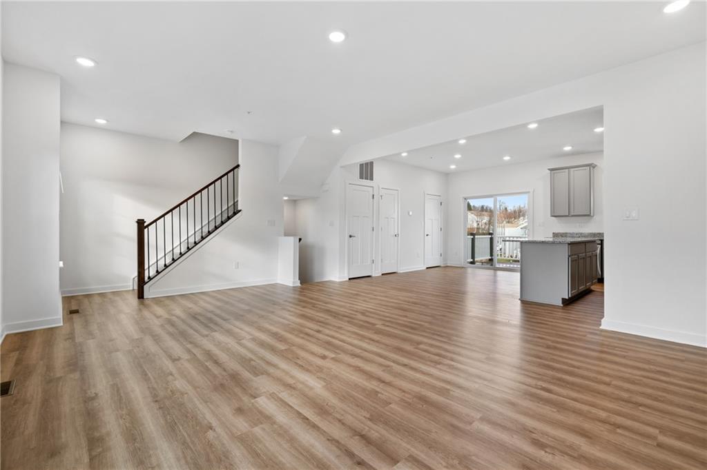 179 Lockheed Drive Coraopolis, PA 15108 - Photo 4 of 27